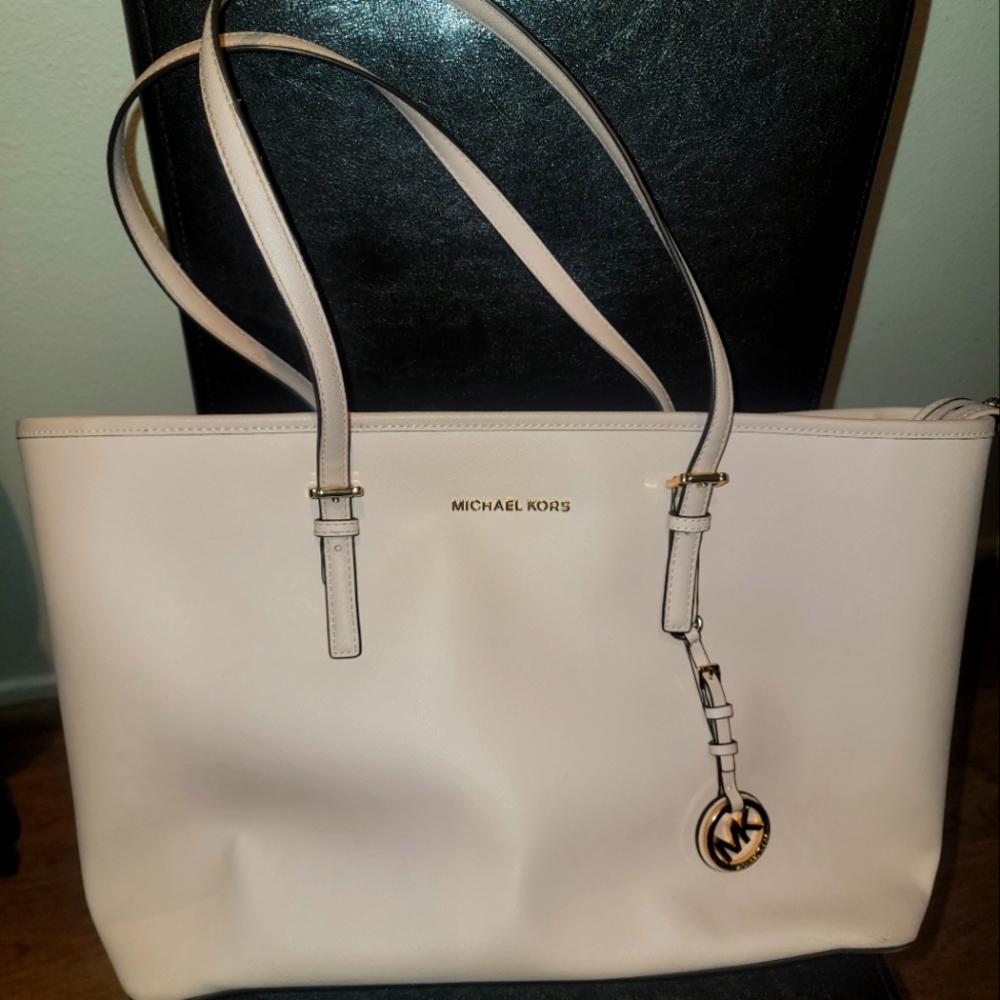 Michael Kors Jet Set Travel Multifunction Tote Purse